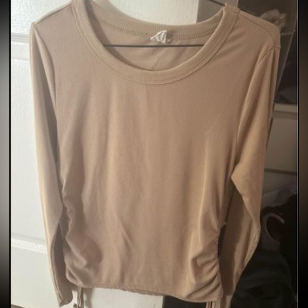 drawstring runched top